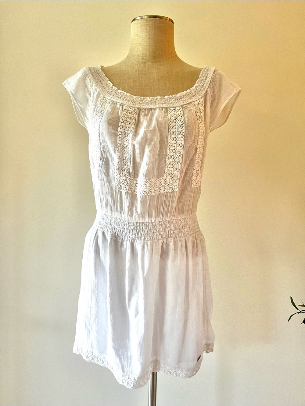 Y2K Hollister Women’s White Cotton Gauze Crochet-Trim Peasant Top dress